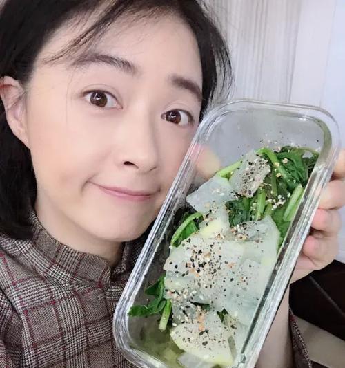 蝴蝶犬的健康饮食大揭秘（宠物爱好者必看！以蝴蝶犬为例，学习如何科学喂养你的宠物）