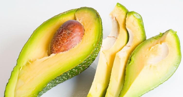 波斯猫可以吃哪些水果？（满足你对波斯猫健康饮食的好奇心——波斯猫的水果饮食清单）