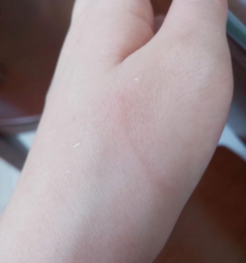 猫咪为何在半夜挠东西？（揭秘猫咪半夜挠东西的原因与应对方法）
