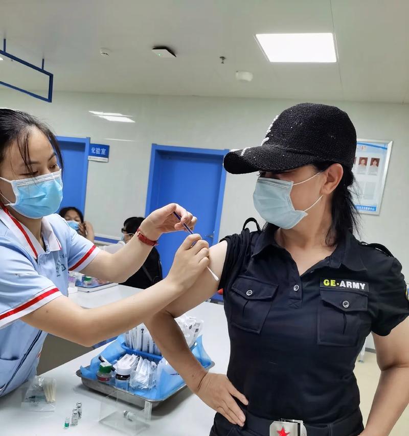 狗狗狂犬疫苗完成后多久能安全出门？（探究狗狗狂犬疫苗免疫期限及相关注意事项）